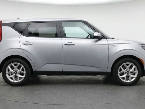 Used 2025 Kia Soul LX w/ LX Technology Package image 11