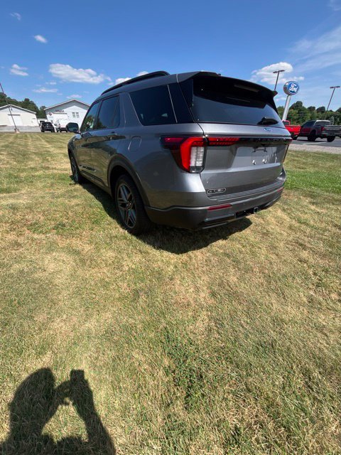 Used 2025 Ford Explorer ST-Line w/ ST-Line Street Pack AWD/4WD image 5