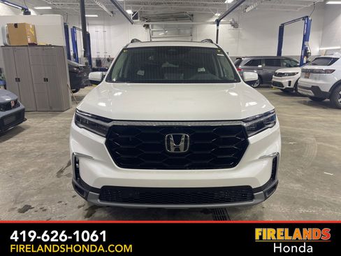 New 2025 Honda Pilot Elite image 2