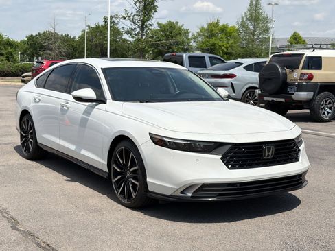 Used 2023 Honda Accord Touring image 7