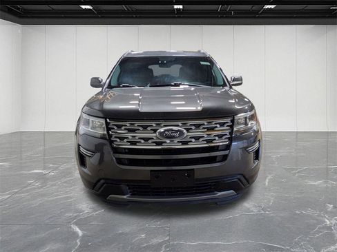 Used 2018 Ford Explorer XLT image 8