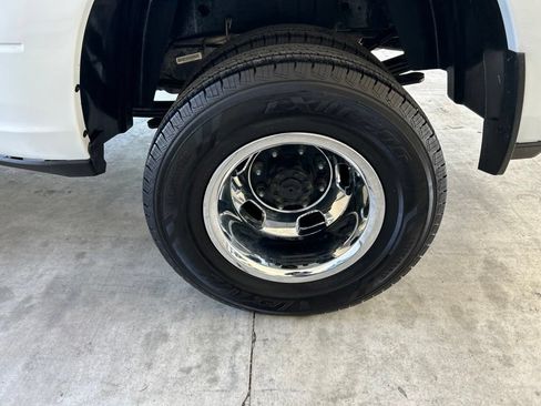Used 2024 RAM 3500 Big Horn AWD/4WD image 18