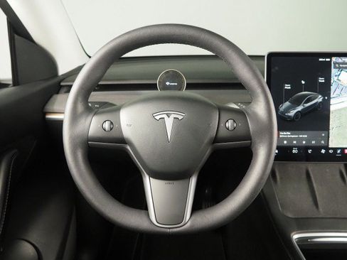 Used 2021 Tesla Model Y Long Range AWD/4WD image 18