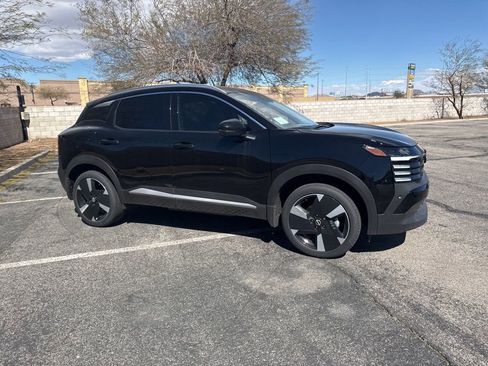 Used 2025 Nissan Kicks SR image 5