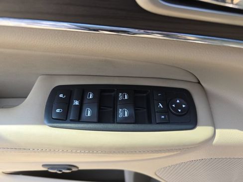 Used 2017 Jeep Grand Cherokee Overland w/ Jeep Active Safety Group AWD/4WD image 31