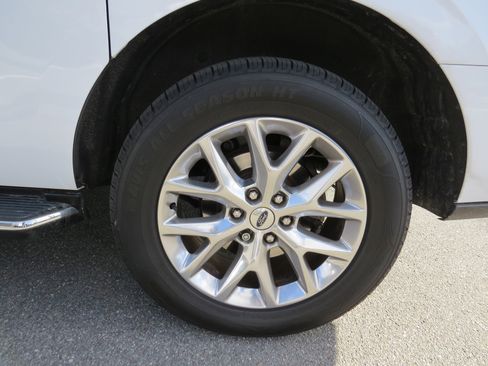 Used 2021 Ford Expedition Max XLT image 12