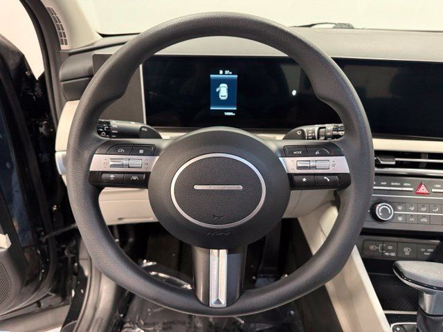 Used 2025 Hyundai Tucson SE FWD image 17