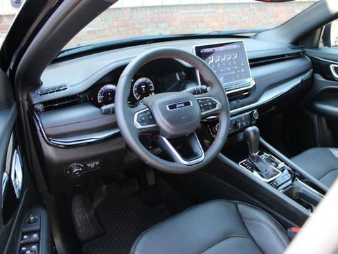 Used 2025 Jeep Compass Trailhawk w/ Trailhawk Elite Group AWD/4WD image 18