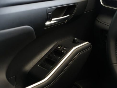 Used 2023 Toyota Highlander XLE FWD image 18
