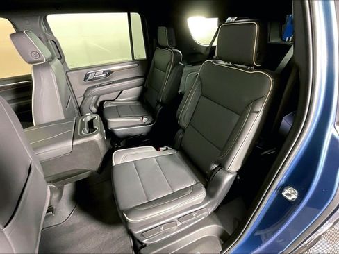 Used 2025 Chevrolet Suburban Premier image 36