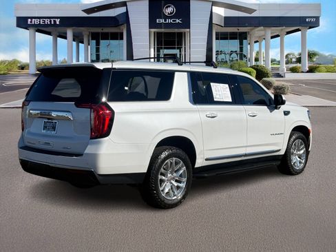 Used 2024 GMC Yukon XL SLT w/ SLT Luxury Package image 3