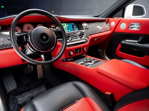 Used 2020 Rolls-Royce Wraith image 2