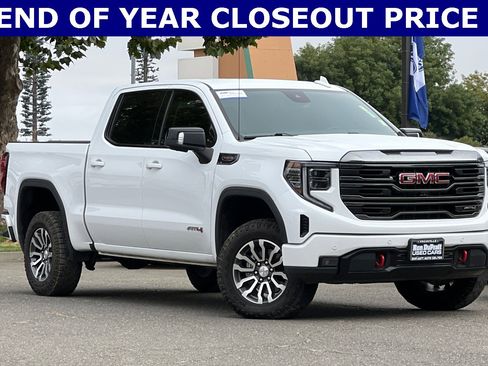 Used 2023 GMC Sierra 1500 AT4 image 2