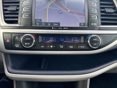 Used 2017 Toyota Highlander XLE image 36