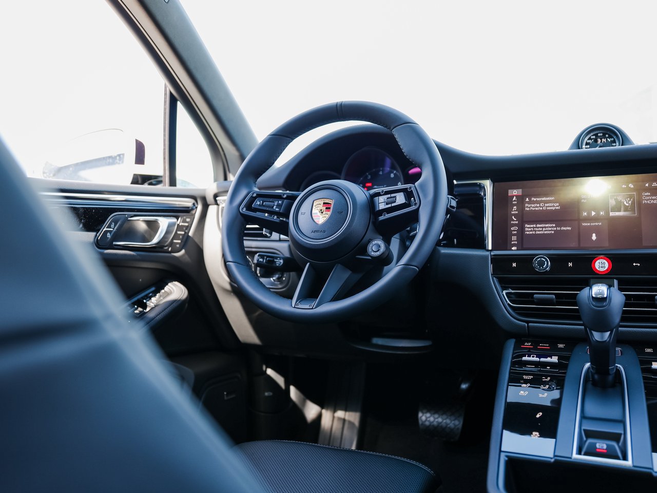 Certified 2026 Porsche Macan Turbo AWD/4WD image 25