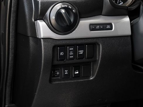 Used 2017 Nissan Titan PRO-4X w/ Pro-4x Convenience Package AWD/4WD image 33
