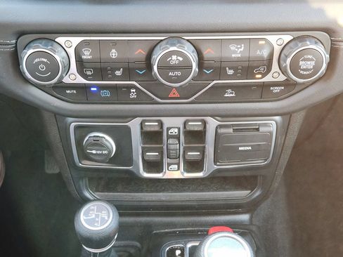 Used 2024 Jeep Wrangler Unlimited Sahara AWD/4WD image 27