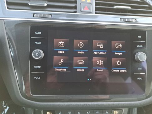 Certified 2019 Volkswagen Tiguan SE w/ Panoramic Sunroof Package image 22