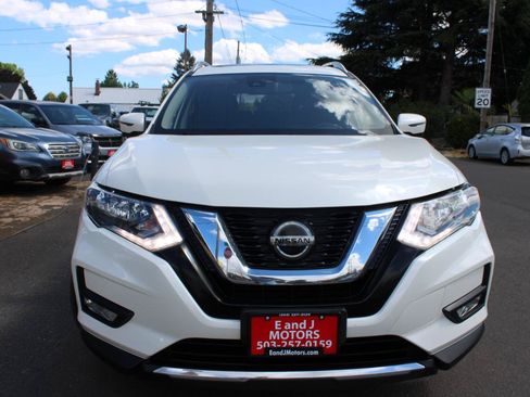 Used 2019 Nissan Rogue SV w/ Sun & Sound Touring Package FWD image 2