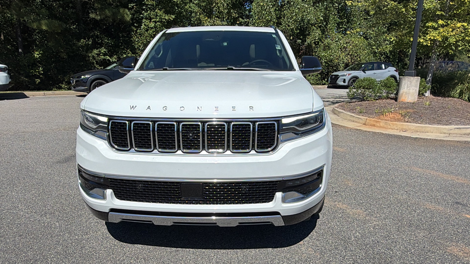 Used 2023 Jeep Wagoneer L Series III w/ Premium Group I AWD/4WD image 3
