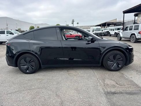 Used 2026 Tesla Model Y 2WD image 4