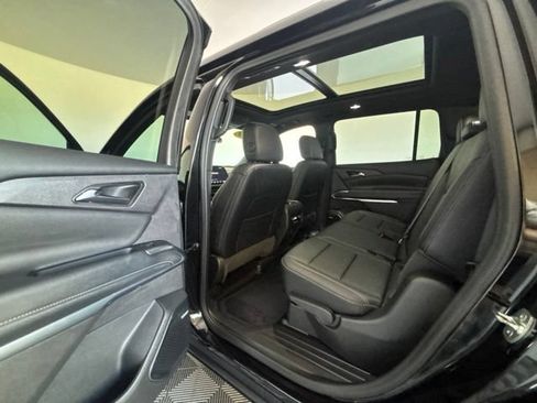 Used 2024 Chevrolet Traverse LT w/ Enhanced Driving Package AWD/4WD image 18