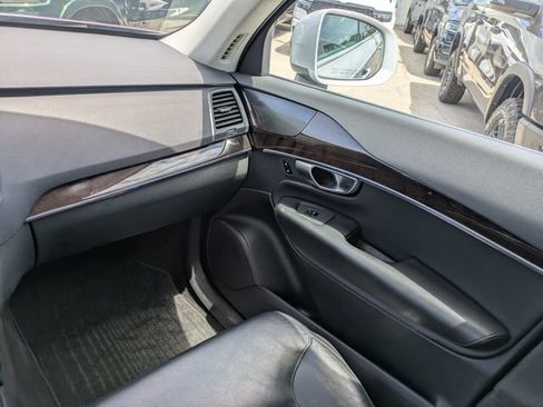 Used 2019 Volvo XC90 T5 Momentum w/ Multimedia Package AWD/4WD image 14