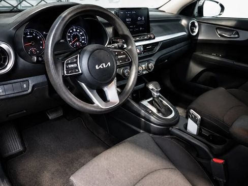 Used 2022 Kia Forte LXS FWD image 5