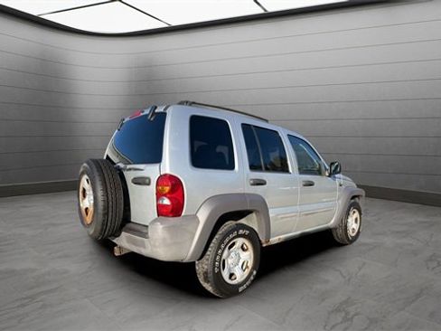 Used 2003 Jeep Liberty Sport image 2