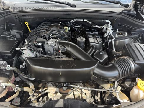 Used 2025 Dodge Durango GT AWD/4WD image 35