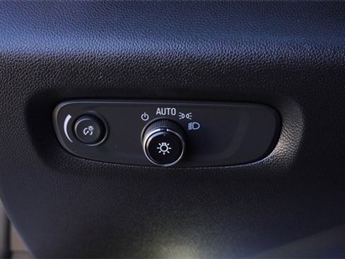 Used 2023 Chevrolet Traverse LT image 24