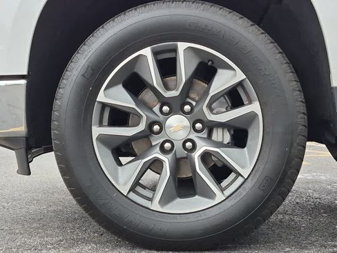 Used 2023 Chevrolet Silverado 1500 LT AWD/4WD image 6