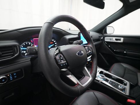 Used 2023 Ford Explorer ST-Line w/ Class IV Trailer Tow Package image 8