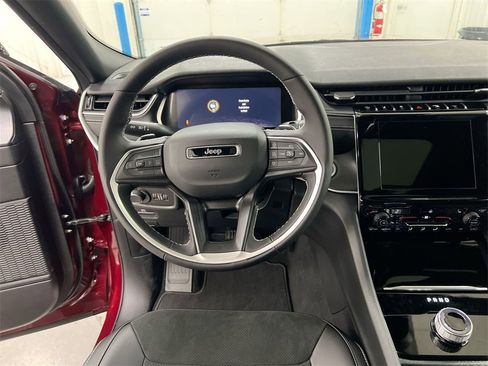 New 2025 Jeep Grand Cherokee L Altitude image 20