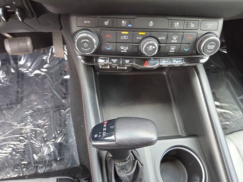 Used 2024 Dodge Durango GT RWD image 28