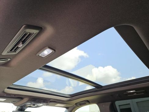 Used 2021 GMC Yukon Denali w/ Denali Premium Package AWD/4WD image 35