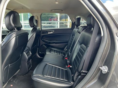 Used 2019 Ford Edge SEL w/ Equipment Group 201A FWD image 12
