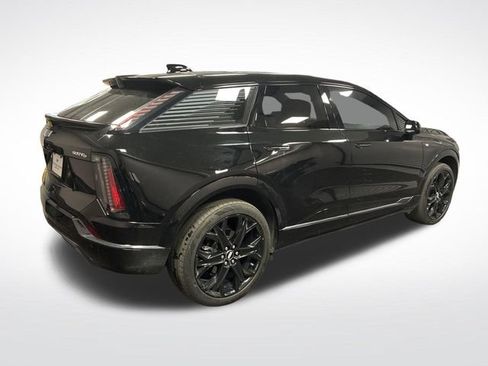 Certified 2025 Cadillac Optiq Sport 1 w/ LPO, ONYX Package AWD/4WD image 5