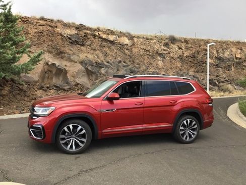 Used 2021 Volkswagen Atlas SEL Premium image 2