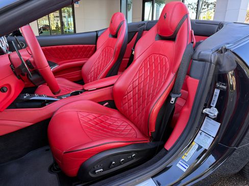 Used 2016 Ferrari California T RWD image 25