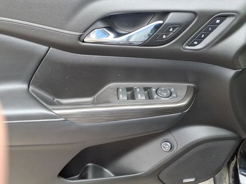 Used 2020 GMC Acadia SLT w/ Premium Package image 18