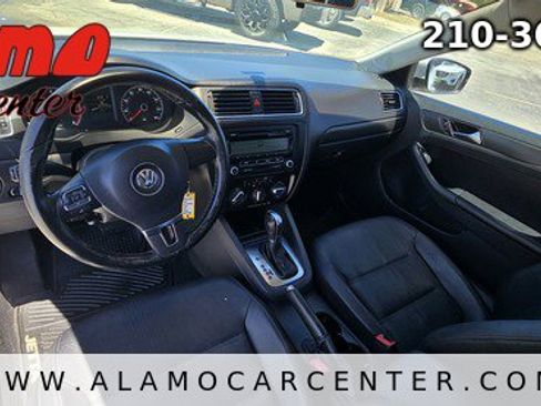 Used 2011 Volkswagen Jetta SE image 30