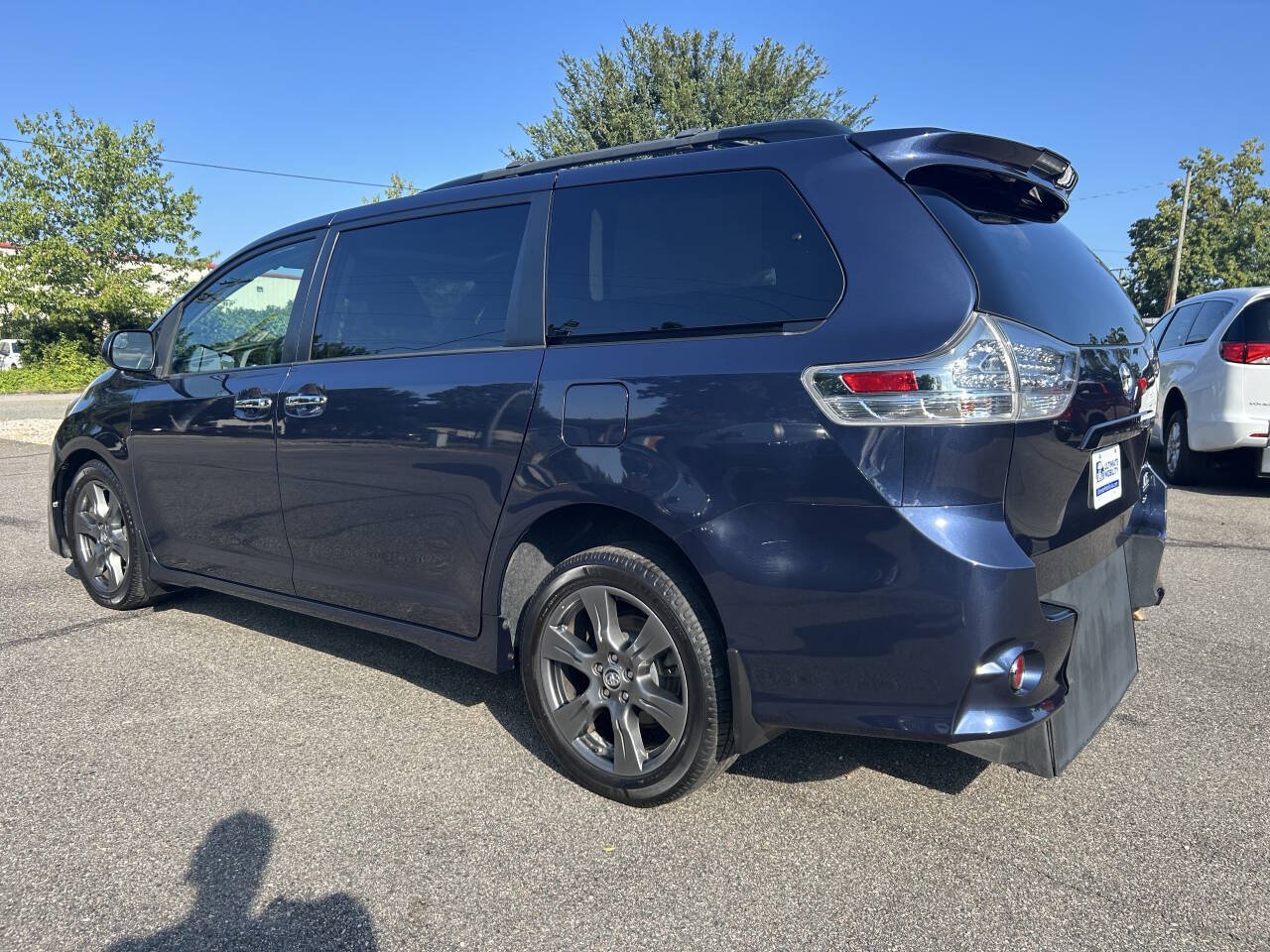 Used 2020 Toyota Sienna SE FWD image 10
