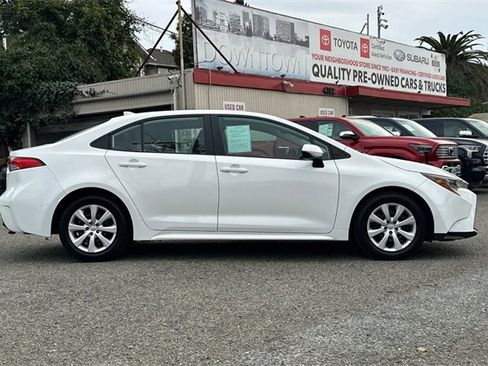 Used 2024 Toyota Corolla LE image 3