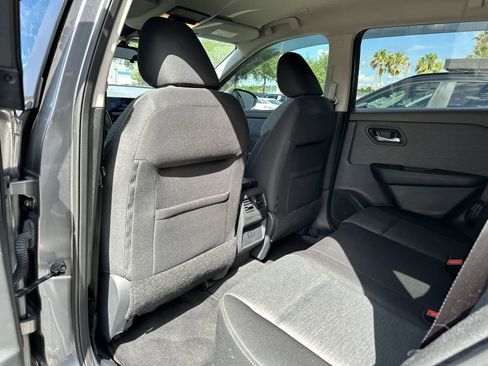 Used 2022 Nissan Rogue SV FWD image 18