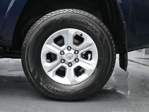 Used 2022 Toyota 4Runner SR5 Premium w/ Moonroof Package image 12