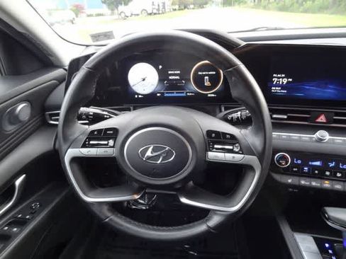 Used 2023 Hyundai Elantra SEL w/ Convenience Package FWD image 11