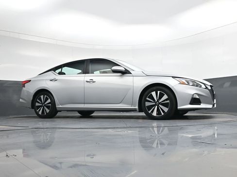 Used 2021 Nissan Altima 2.5 SV w/ SV Premium Package image 35