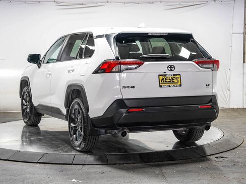 Certified 2022 Toyota RAV4 LE FWD image 3