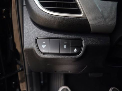 Used 2025 Kia Seltos LX AWD/4WD image 7